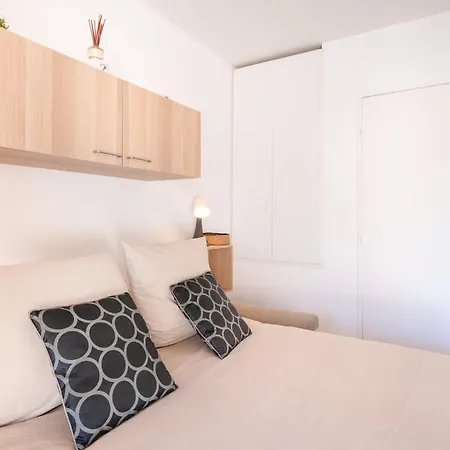 Apartment Studio-cabine Climatise -4 Pers- Proche De La *