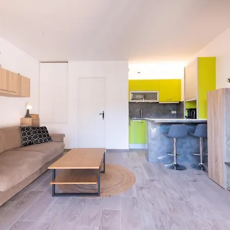 Studio-cabine Climatise -4 Pers- Proche De La *