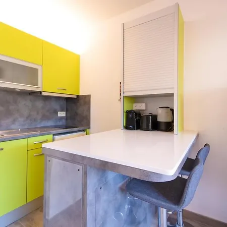 Studio-cabine Climatise -4 Pers- Proche De La Sainte-Maxime